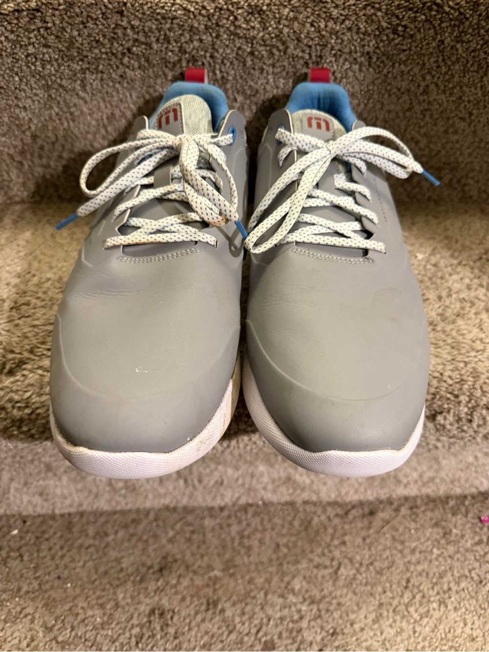 Travis Mathew Light Gray Golf Shoes Sneakers with Blue Lining and Red Insole